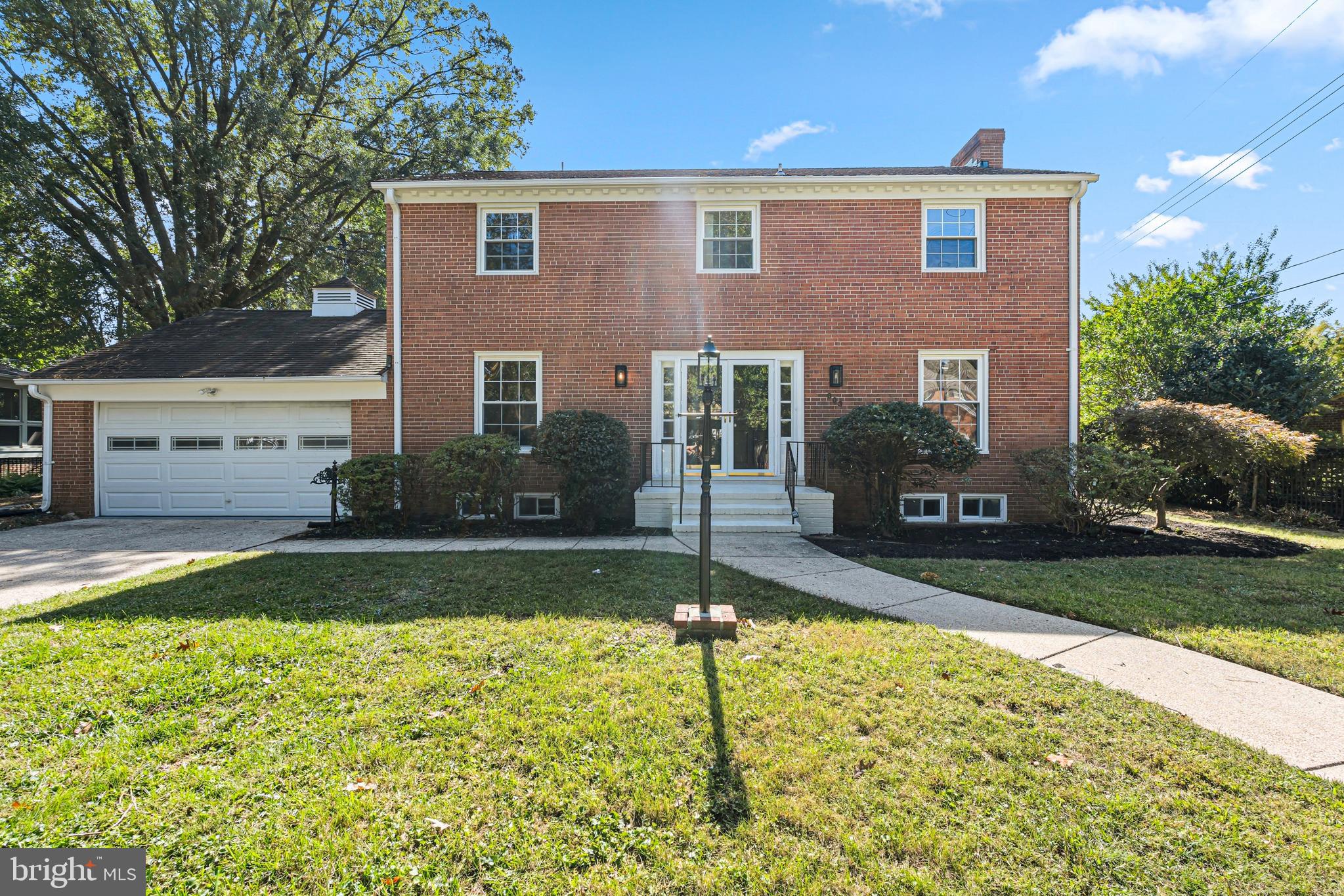 803 Stoneleigh Road Baltimore, MD 21212 - Photo 2 of 56 a view of a yard in front of house