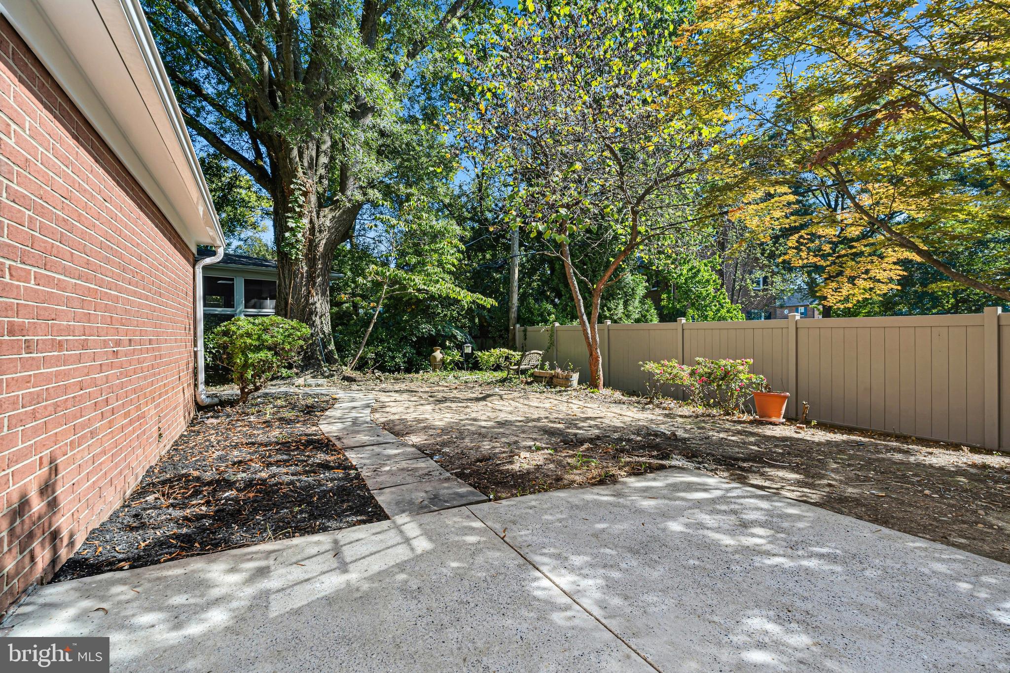 803 Stoneleigh Road Baltimore, MD 21212 - Photo 49 of 56 a backyard of a house with lots of green space