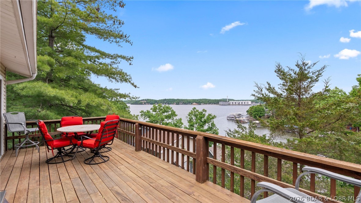 126 Hickory Road Lake Ozark, MO 65049 - Photo 2 of 87