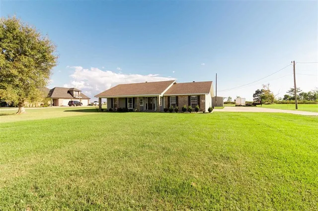 $324,900 | 6549 McCown Road, Iowa, LA 70647
