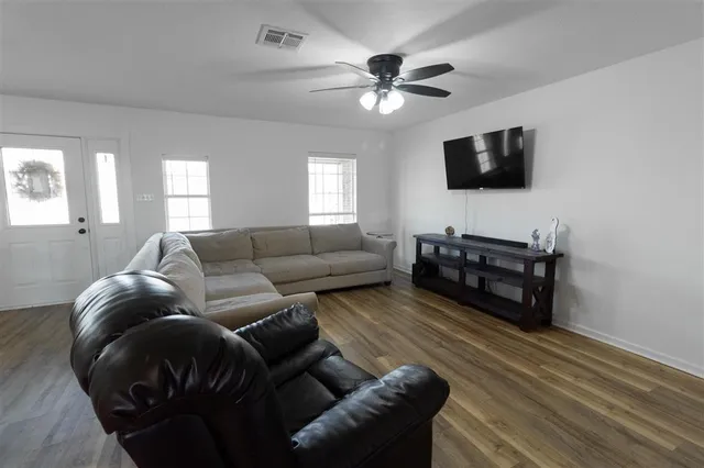 $324,900 | 6549 McCown Road, Iowa, LA 70647