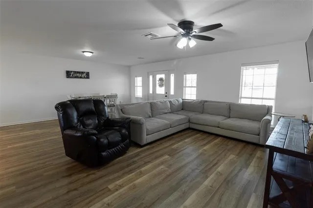 $324,900 | 6549 McCown Road, Iowa, LA 70647