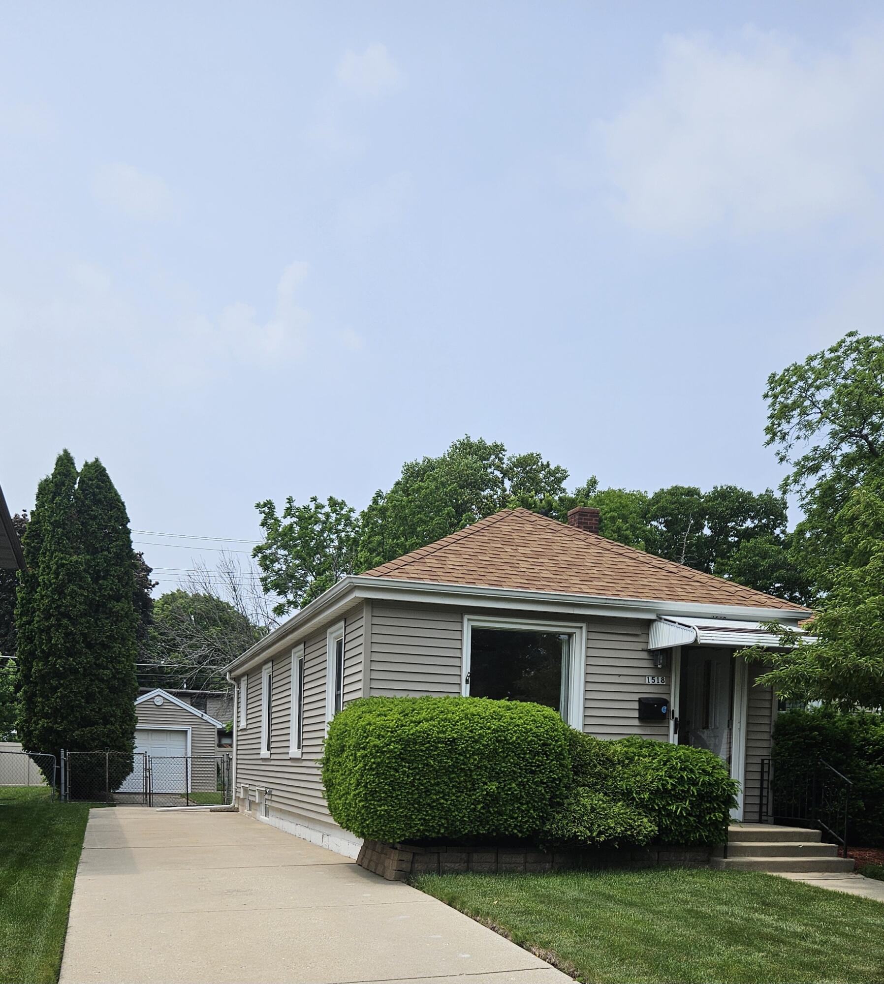1518 Lathrop Avenue Racine, WI 53405 - Photo 1 of 1 1000014788(1)