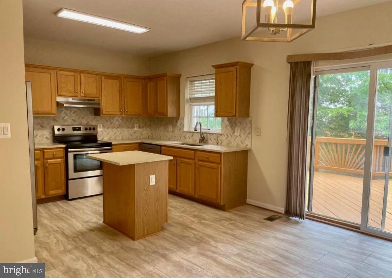 9058 Two Bays Road Lorton, VA 22079 - Photo 5 of 32