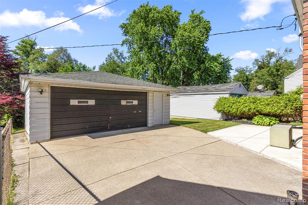 22312 Madison Street Dearborn, MI 48124 - Photo 36 of 47