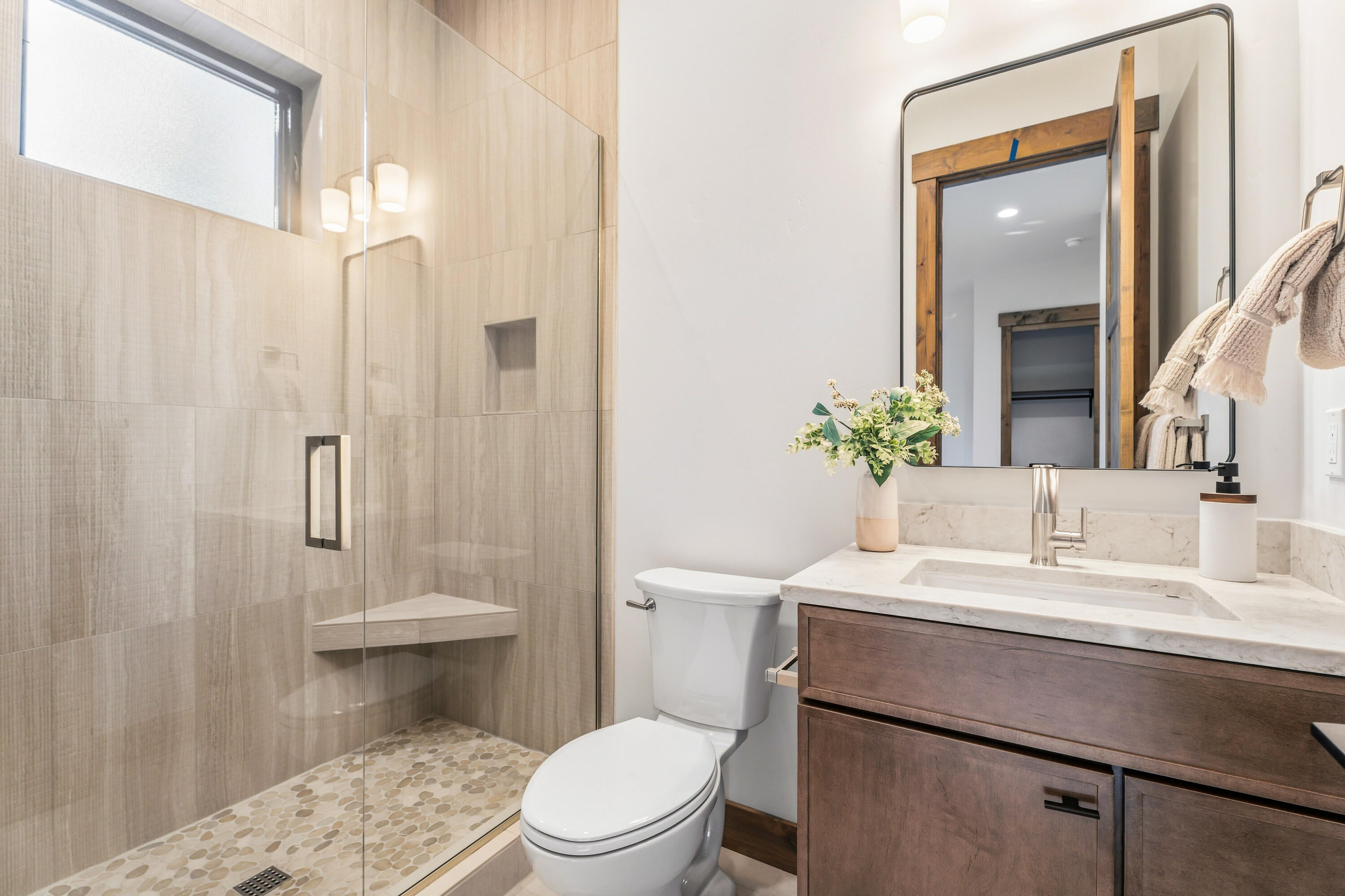 17875 Preservation Loop Bend, Unit 422 Bend, OR 97707 - Photo 46 of 90 En-Suite Bath