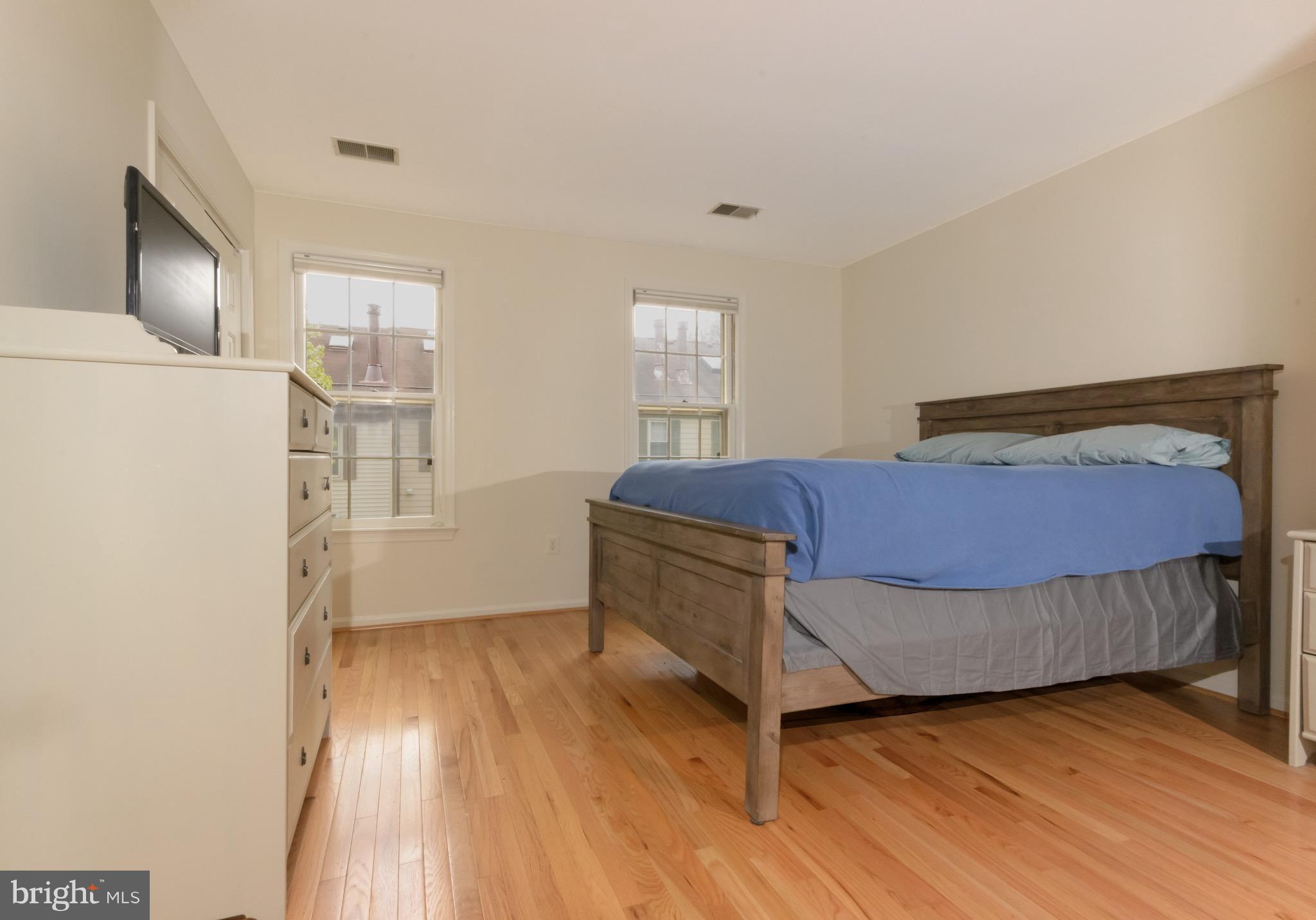 428 West Glebe Road Alexandria, VA 22305 - Photo 6 of 25 Large Master Bedroom