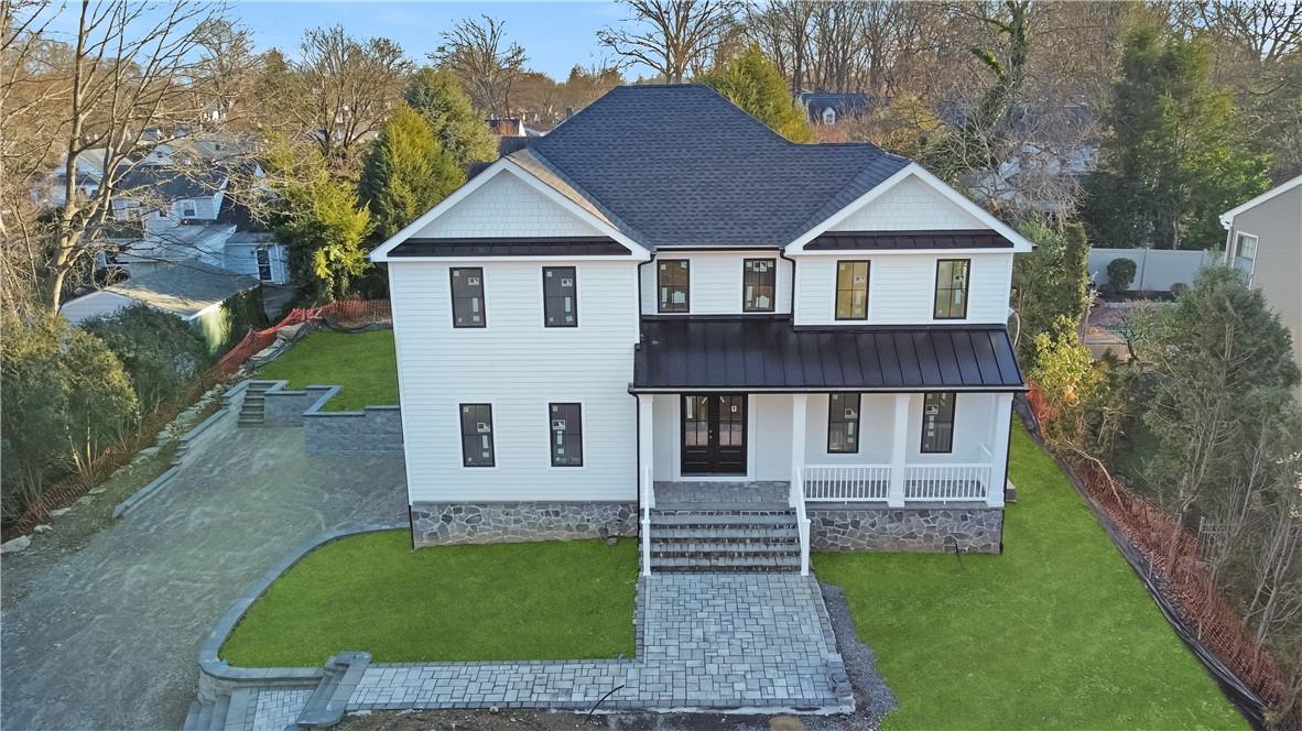 a view of a yard in front of house