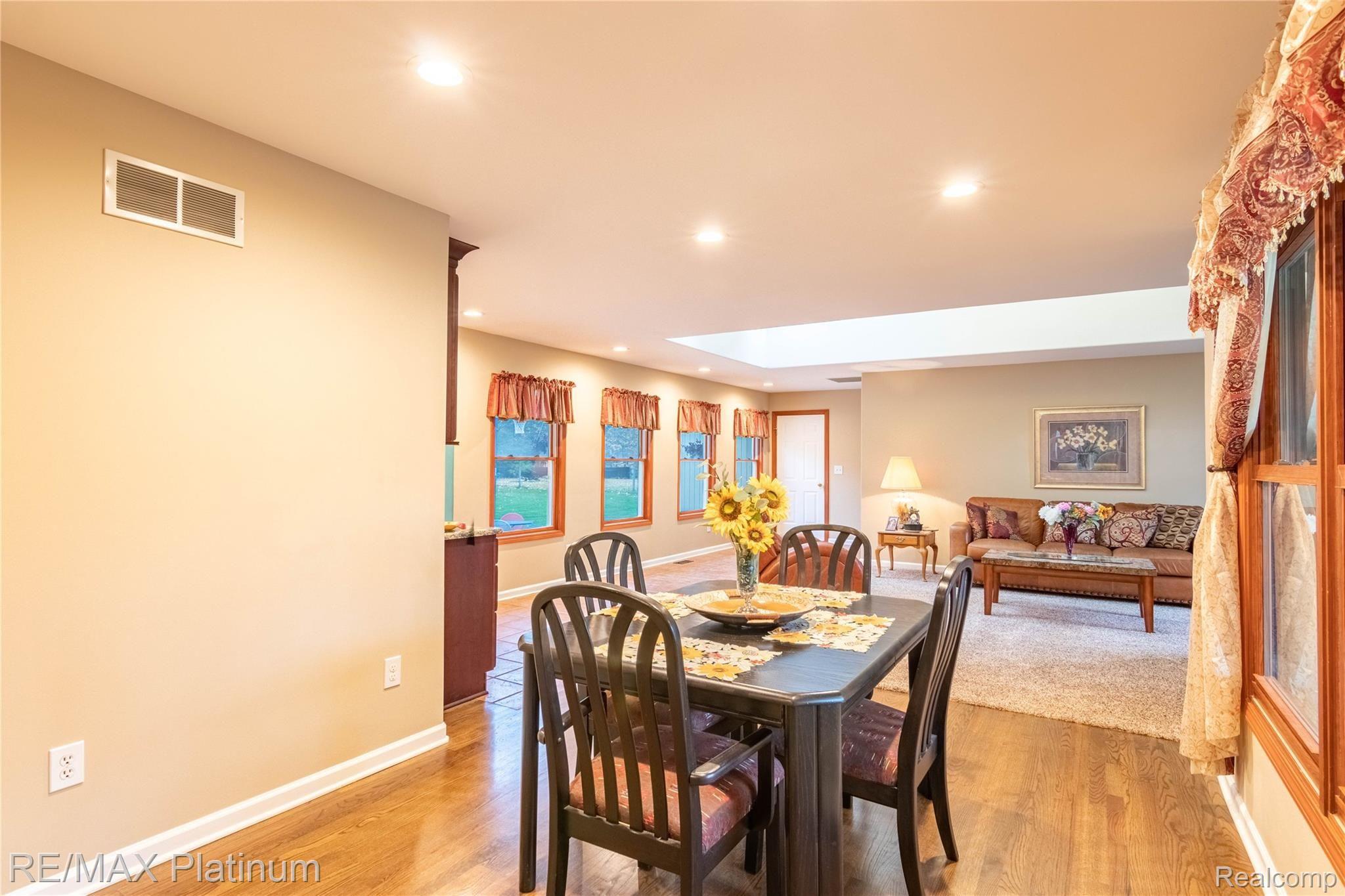 1732 North Hacker Road Howell, MI 48843 - Photo 41 of 74 37.Dining