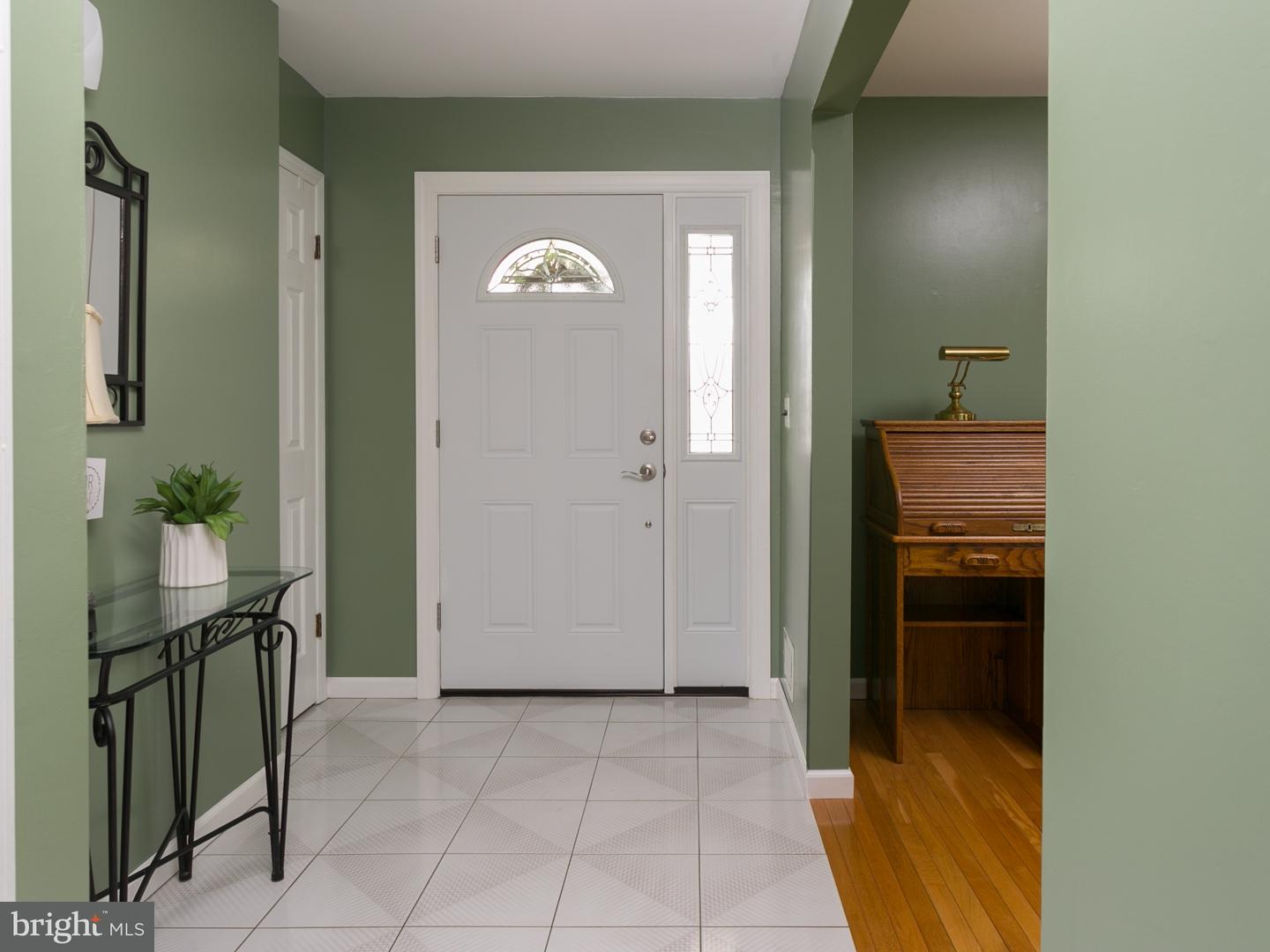 50 Peter Rafferty Drive Hamilton Square, NJ 08690 - Photo 4 of 24 Foyer