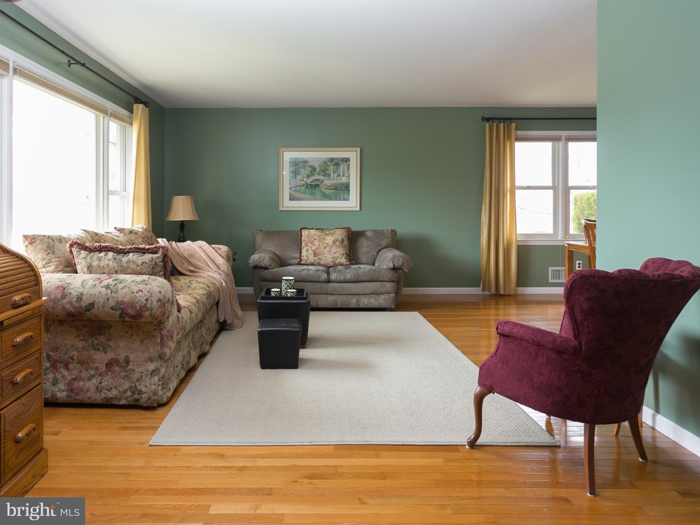 50 Peter Rafferty Drive Hamilton Square, NJ 08690 - Photo 5 of 24 Living Room