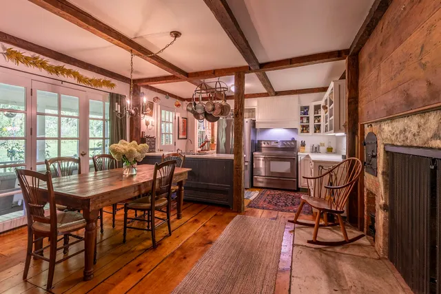 $800,000 | 879 River Road, Manchester, VT 05255