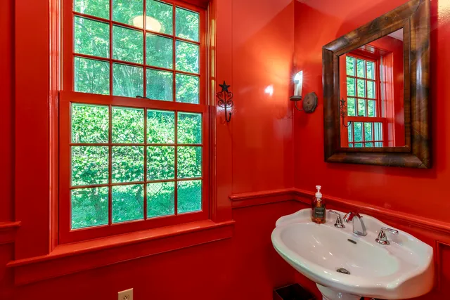 $800,000 | 879 River Road, Manchester, VT 05255