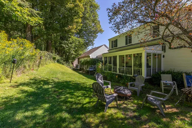 $800,000 | 879 River Road, Manchester, VT 05255