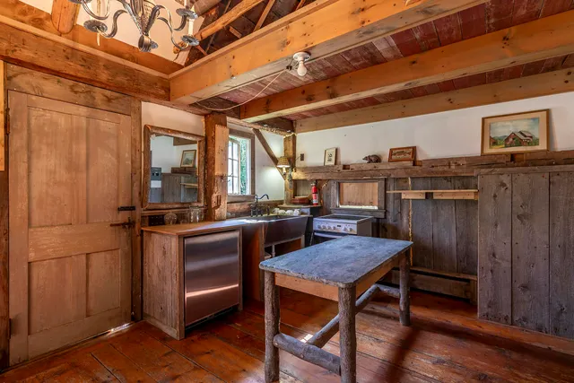 $800,000 | 879 River Road, Manchester, VT 05255