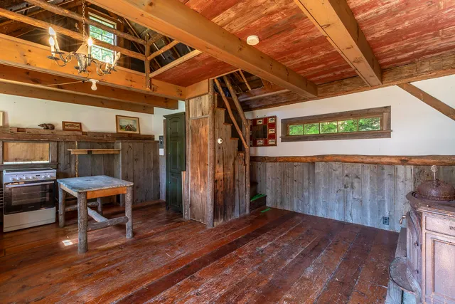 $800,000 | 879 River Road, Manchester, VT 05255