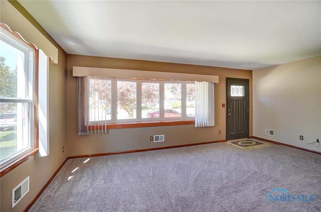 5044 Trimble Road Toledo, OH 43613 - Photo 4 of 18 Gallery Image 4