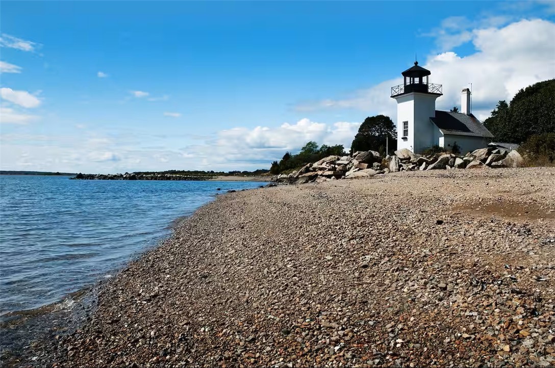 7 Old Ferry Road Bristol, RI 02809 - Photo 2 of 11