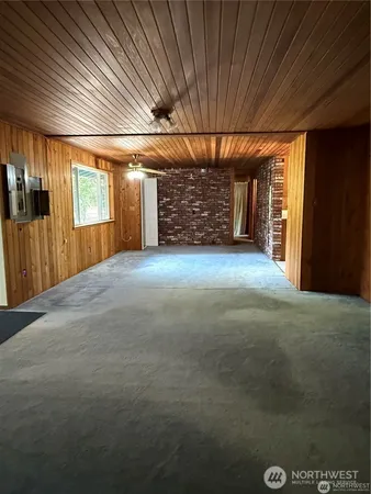 a view of large room with ceiling fan