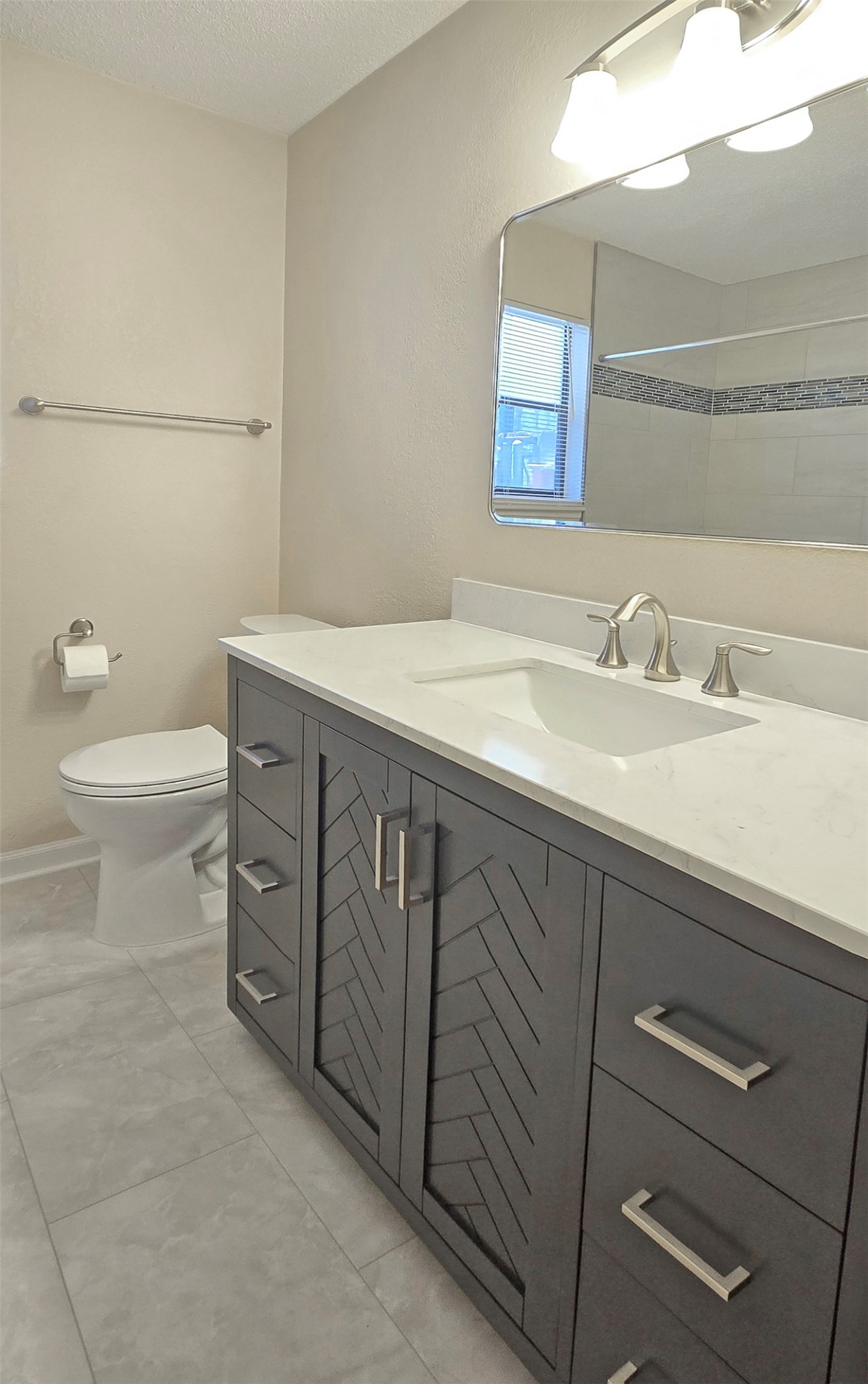 2124 Surrender Avenue Austin, TX 78728 - Photo 13 of 17 Guest bathroom