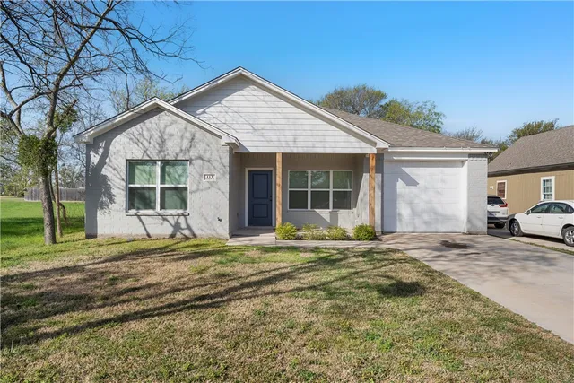 $274,900 | 113 Garfield Street, McGregor, TX 76657