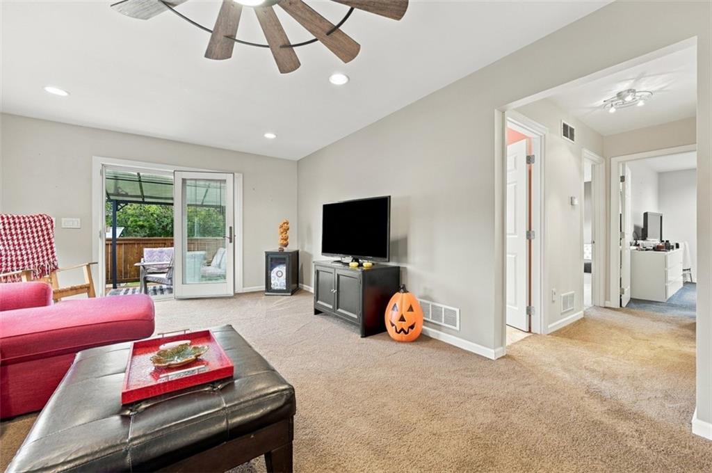 565 Wible Run Road Pittsburgh, PA 15209 - Photo 20 of 46 Gallery Image 20