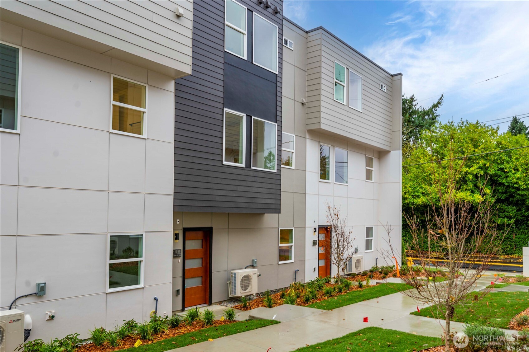 11535 17th Place Southwest Burien, WA 98146 - Photo 33 of 40 a front view of a house with garden