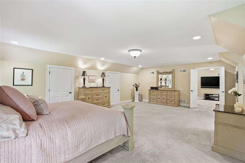1040 Chanticleer Drive Crescent, PA 15046 - Photo 23 of 50