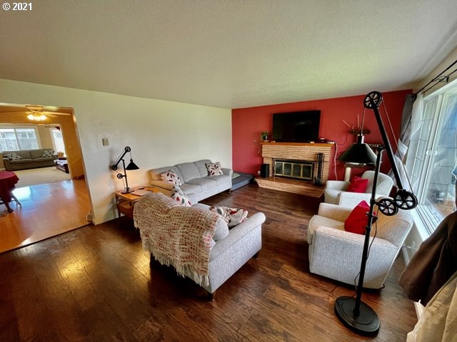 2785 3rd Street Springfield, OR 97477 - Photo 1 of 23