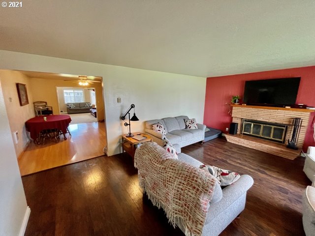 2785 3rd Street Springfield, OR 97477 - Photo 2 of 23
