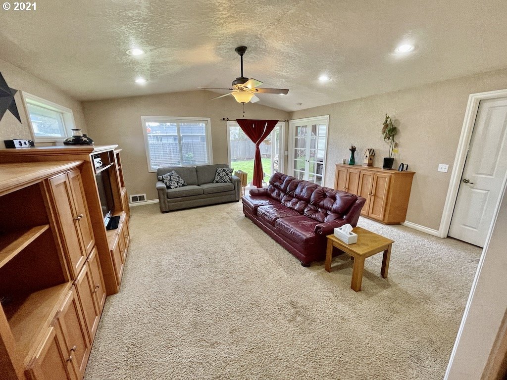 2785 3rd Street Springfield, OR 97477 - Photo 4 of 23