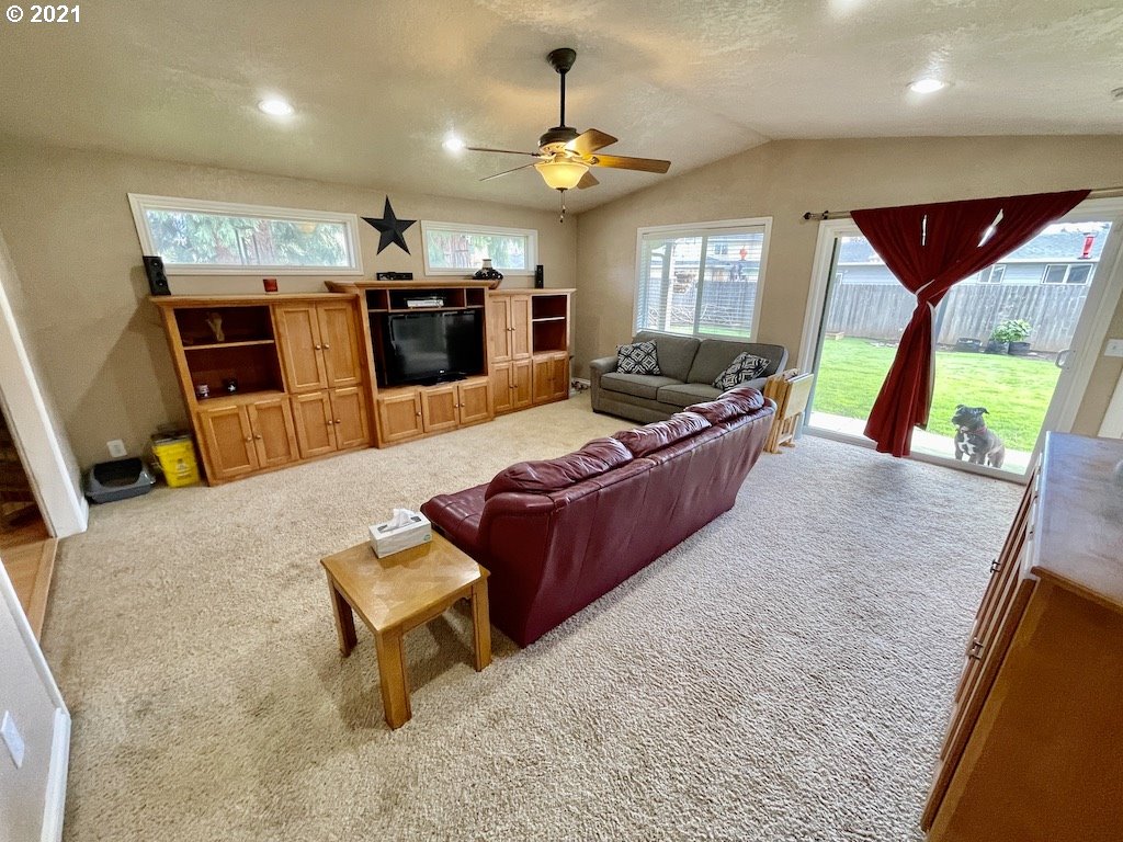 2785 3rd Street Springfield, OR 97477 - Photo 5 of 23