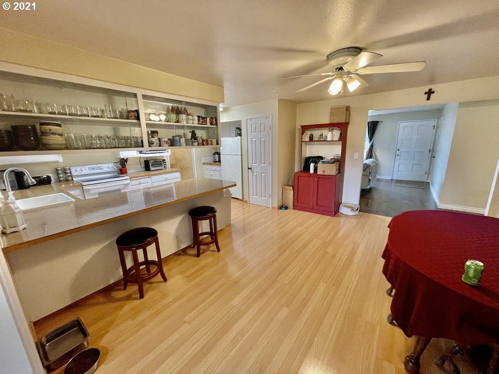 2785 3rd Street Springfield, OR 97477 - Photo 8 of 23