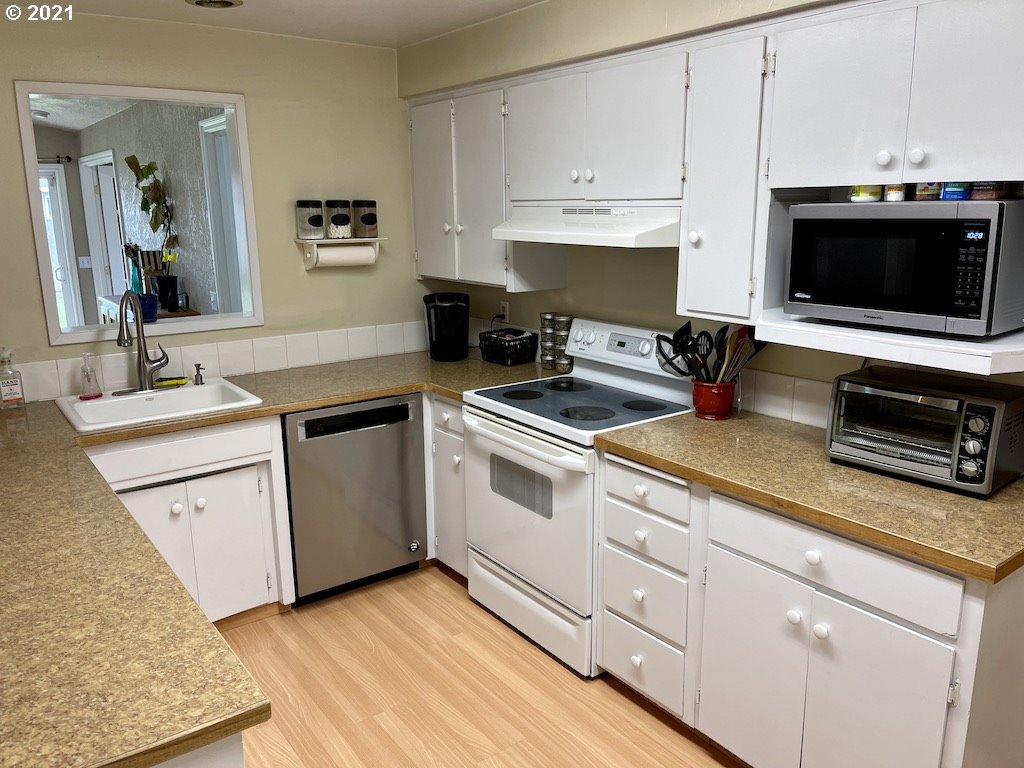 2785 3rd Street Springfield, OR 97477 - Photo 10 of 23