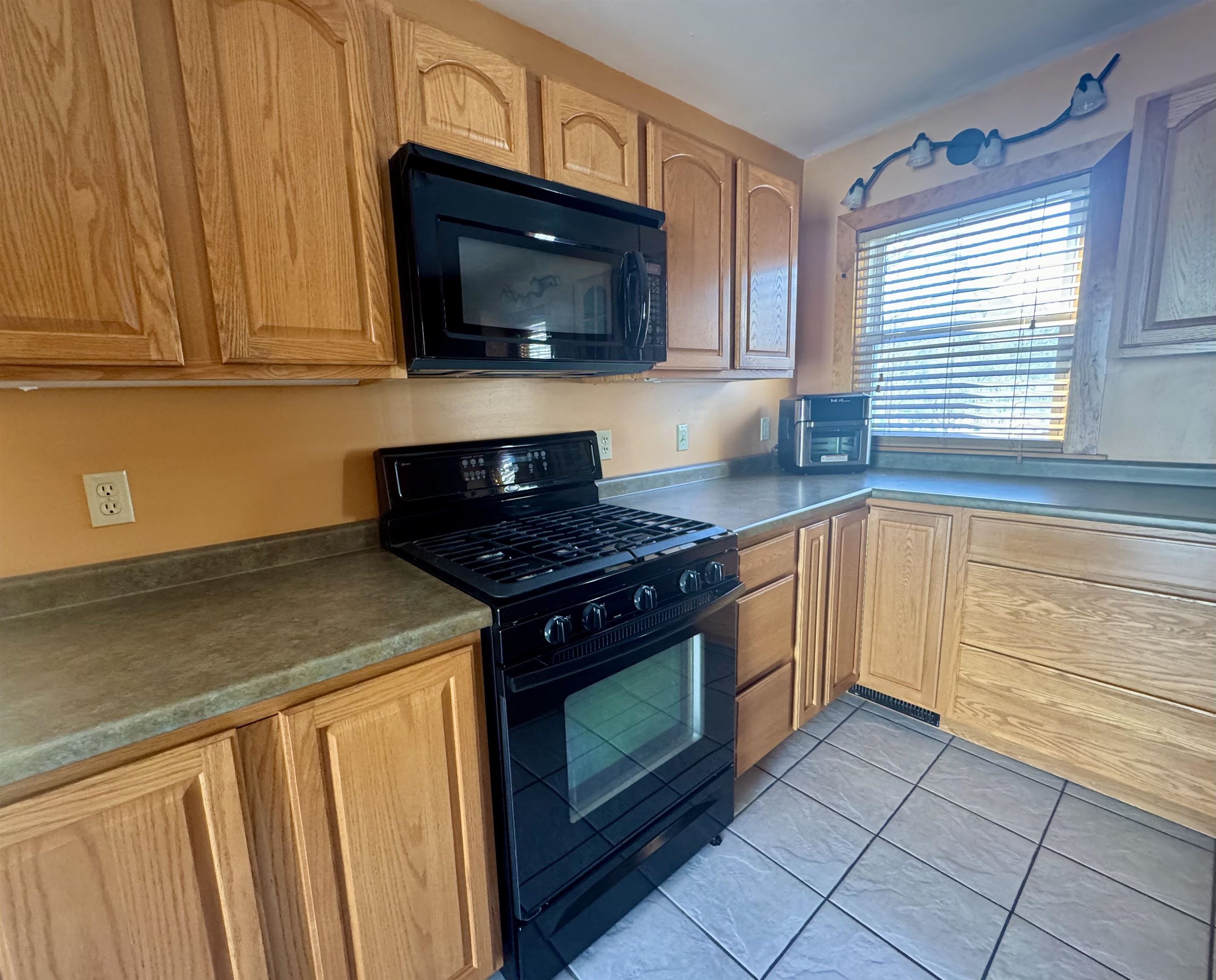 137 Wall Street Springfield, VT 05156 - Photo 6 of 39