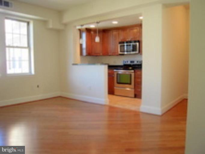 1673 Park Road Northwest, Unit 405 Washington, DC 20010 - Photo 4 of 9 Apartment Living Room