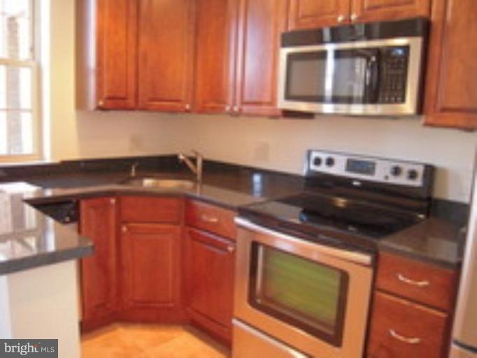 1673 Park Road Northwest, Unit 405 Washington, DC 20010 - Photo 5 of 9 Delux chef's kitchen is all NEW and has a window!