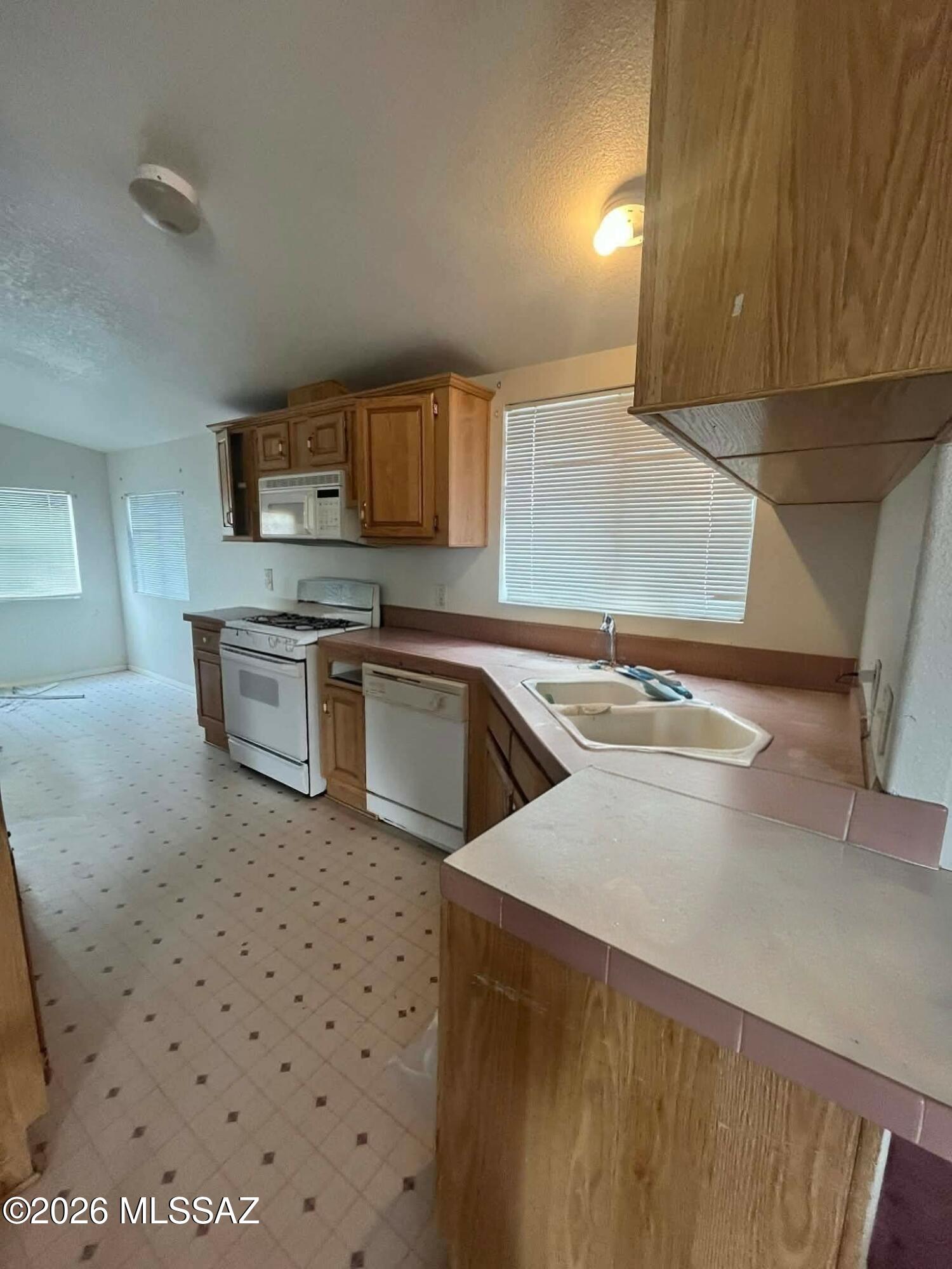 1930 Red Rock Road Dragoon, AZ 85609 - Photo 5 of 14 att.jRY_OHxEibBSKxUuGyI2jAIpL3kfx8AByQpZ