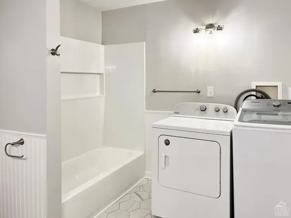 $1,750 | 122 2nd Street, Unit 1, Athens, NY 12015