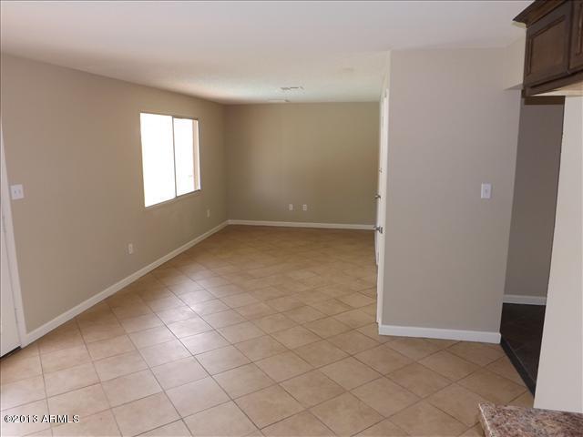 6520 West Berkeley Road Phoenix, AZ 85035 - Photo 5 of 22 an empty room with windows
