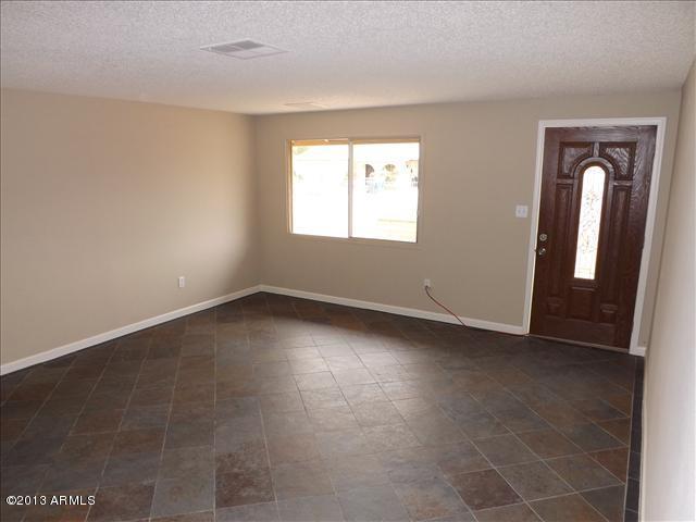 6520 West Berkeley Road Phoenix, AZ 85035 - Photo 8 of 22 an empty room with window