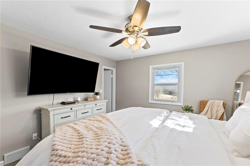 360 East 2300th Road Edgerton, KS 66021 - Photo 16 of 28