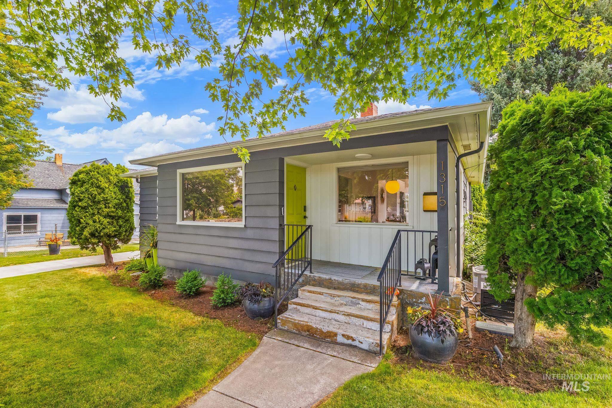 1315 8th Street Clarkston, WA 99403 - Photo 6 of 37 Bungalow-style exterior featuring gray horizontal siding and white vertical paneling