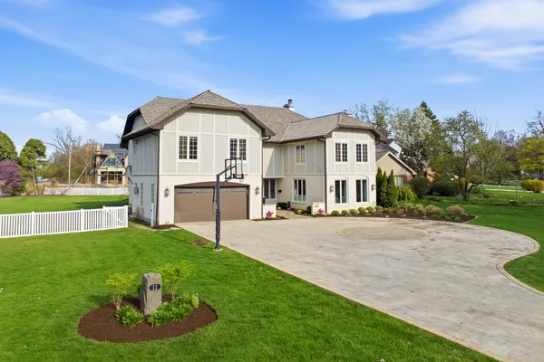 $2,000,000 | 11 Princeton Road, Hinsdale, IL 60521