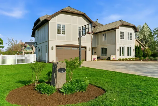 $2,000,000 | 11 Princeton Road, Hinsdale, IL 60521