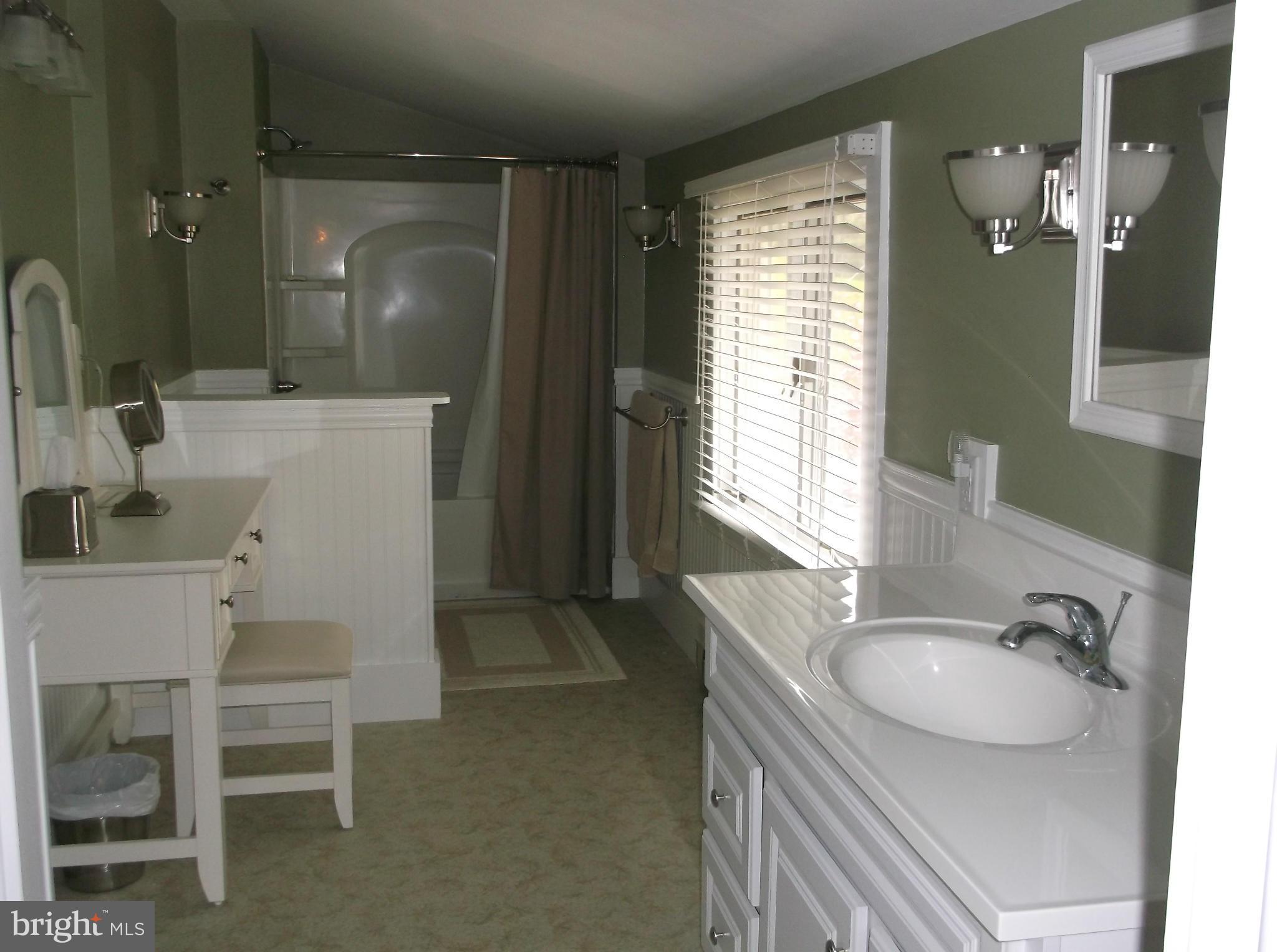 111 Chapel Road Middletown, VA 22645 - Photo 17 of 30 Bath