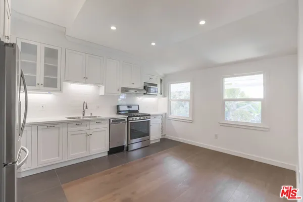 $6,000 | 31 Breeze Avenue, Unit C, Venice, CA 90291
