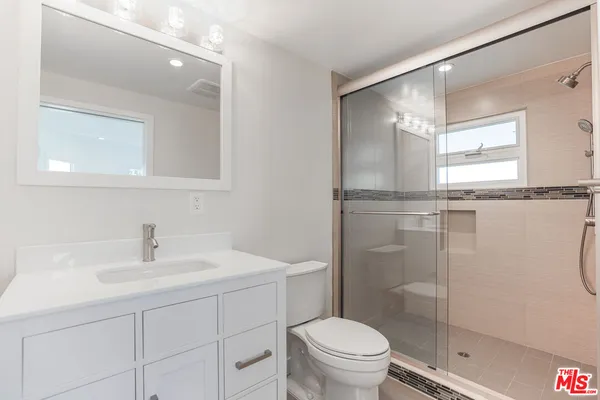$6,000 | 31 Breeze Avenue, Unit C, Venice, CA 90291