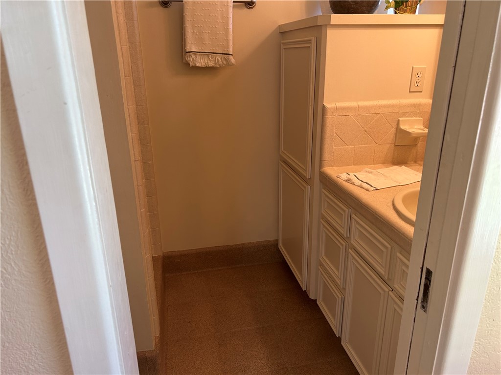 626 Bermuda Place Corpus Christi, TX 78411 - Photo 15 of 22 a view of a bathroom