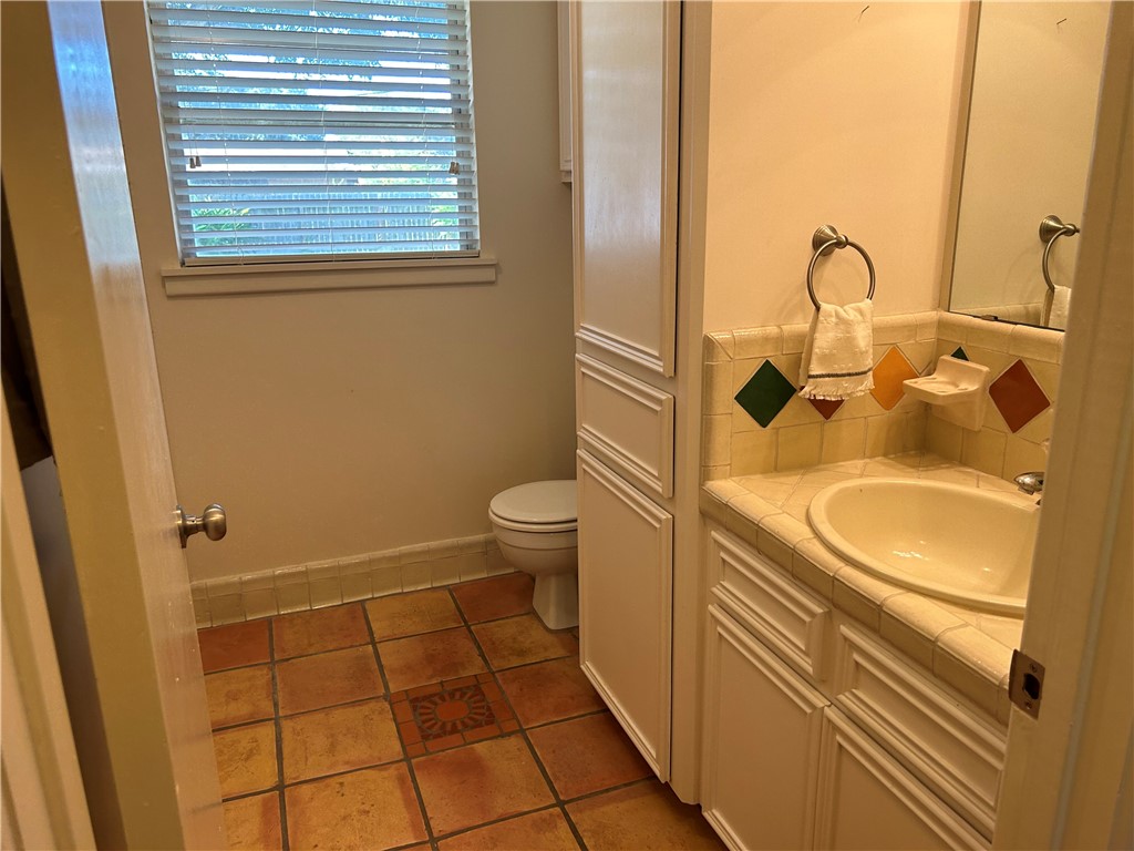 626 Bermuda Place Corpus Christi, TX 78411 - Photo 8 of 22 a bathroom with a sink toilet and shower